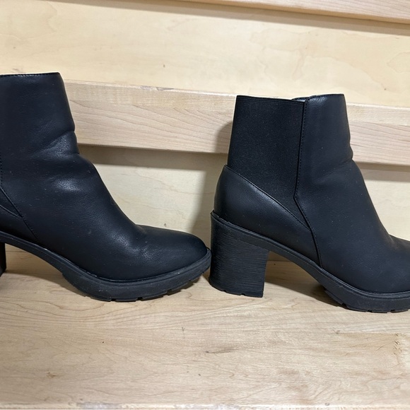 Matt and Natt Montroyal heels - Picture 5 of 5